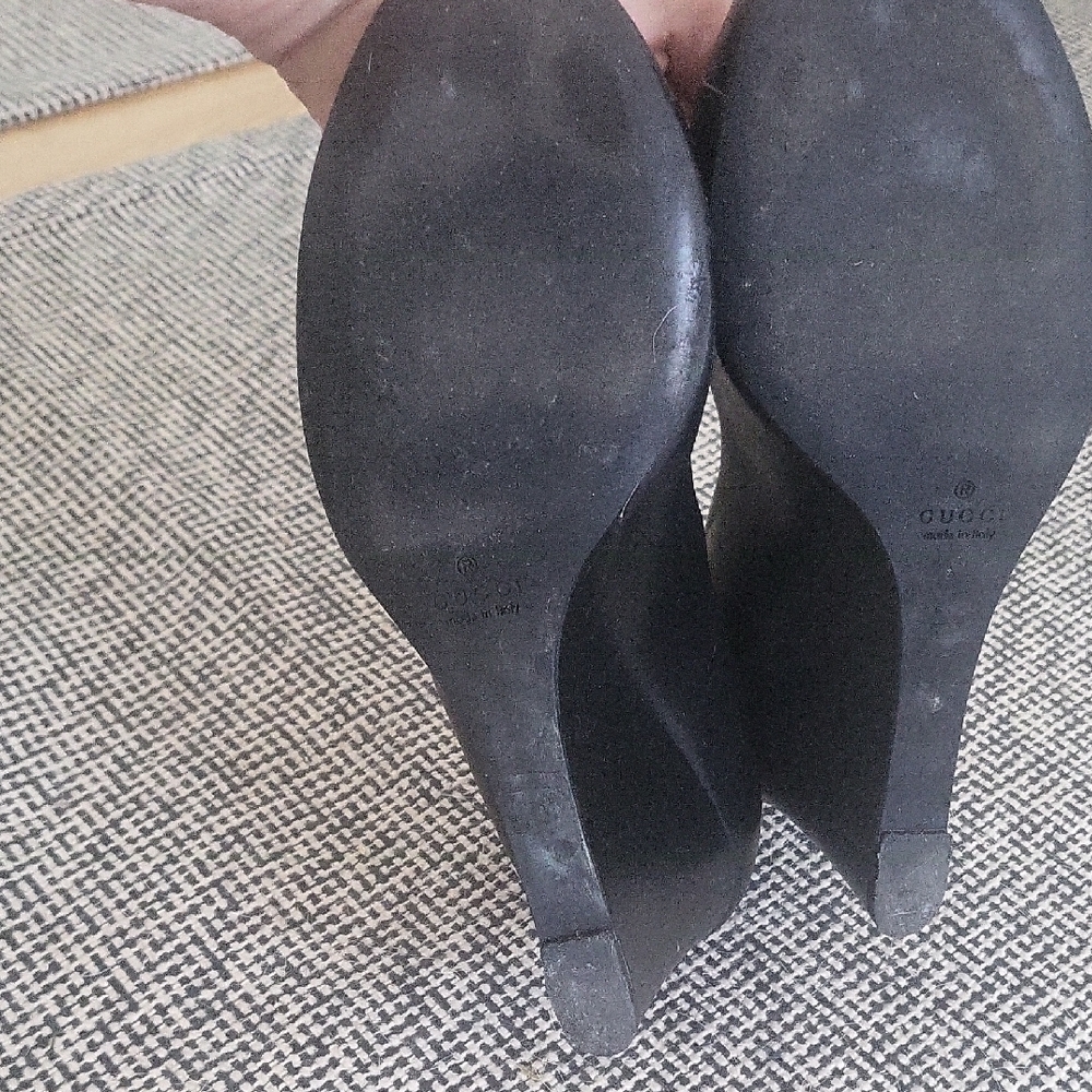 Gucci Black Platform Shoes with Elegant Design - Picture 4 of 10